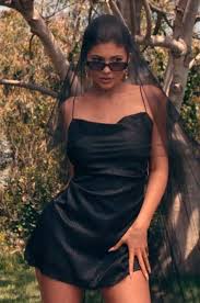 Kylie Jenner Elevated The Little Black Dress With Leopard Celebrity Style Guid Kylie Jenner Kylie Jenner Dress Kylie Jenner Black Kylie Jenner Outfits