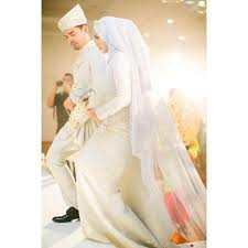 Dalam pada itu, ummi berkata, pada awalnya dia tidak menyedari dirinya berbadan dua namun kejadian dia mengalami kecederaan ketika menjalani penggambaran filem gol & gincu vol 2 menjadi penyebab dia mengetahui hal itu. 14 Foto Sekitar Majlis Bertandang Ummi Nazeera Dan Suami Iluminasi