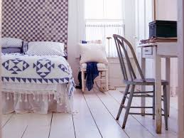 How to make a windowless room feel open. Photos And Tips For Decorating A Country Style Bedroom