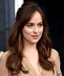 Dakota Johnson Hair Color 2017 Dakota Johnson Hair Oval Face Bangs Celebrity Hair Stylist
