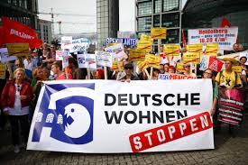 Deutsche wohnen has been the main target of activists after buying a large amount of social housing that was put up for sale by the city to pay down public debt after the berlin wall fell. Deutsche Wohnen Co Enteignen Tipberlin