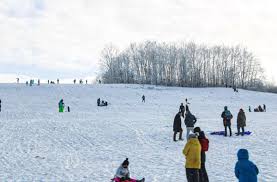 Nachrichten aus meißen zu politik, kultur, wirtschaft. Schnee In Baden Wurttemberg Winterfreunde Zieht Es Zur Schneeballschlacht Auf Die Alb Baden Wurttemberg Stuttgarter Nachrichten