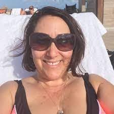 Deanna Grossman's Instagram, Twitter & Facebook