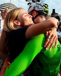 Doping tinh thần của Pogacar ❤️ Tadej Pogačar và vợ, Urska Zigart, có  chuyện tình đẹp bắt đầu từ khi cả hai cùng là tay đua trẻ Slovenia. Chung  niềm đam mê