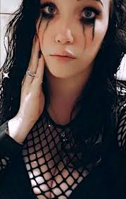 Hey! 👋 I've been playing with Sarah Villner's Goth Family! But if any  wants to could you make a significant other for Kassandra Goth?! (right now  she's in university for a Physics