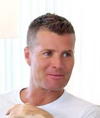 Born in 1973 in melbourne, the future famous australian chef, restaurateur, author of five cookbooks. Pete Evans Wikipedia