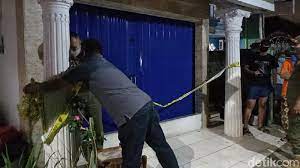 Saat memasuki mabes polri, sekitar pukul 16.30 wib, za disebut sempat bertanya pada petugas tentang letak kantor pos. Wuagmt7h Q2agm
