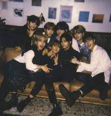 She debuted october 21st, 2019 with 'bomb'. Stray Kids Polaroid Aesthetic Stray Kids Polaroid Kids Groups Stray Kids