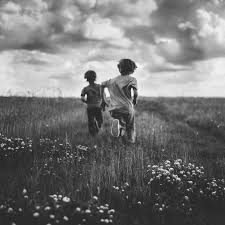 Black And White Children Playing Together 8 Quick Tips To Get The Perfect Black And White Photo Black And White People Black And White Pictures Black Photography