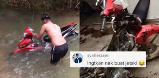 Kemudian bila motor dah sampai ke kedai, pomen terus la start buat kerja kan. Video Remaja Gigih Basuh Motor Dalam Sungai Sekali Terduduk Enjin Tak Boleh Start Malaysia Now