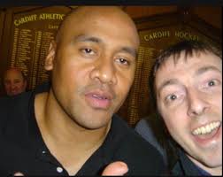 2️⃣0️⃣ years ago today, the iconic Jonah Lomu signed for the Blue and  Blacks ✍️🔵⚫️ #YmlaenCaerdydd