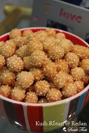 Kacau hancur gula dengan sedikit air pans supaya larut. Resipi Kudapan Raya Yang Paling Digemari Cahaya Hayati