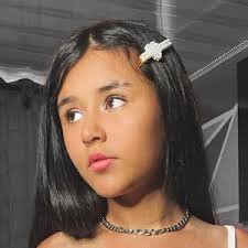 Alison Quiroga's Instagram, Twitter & Facebook