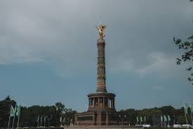 This is a vibrant but touristic part of the city that's dense with boutiques, bars and restaurants. 50 Awesome Things To Do In Berlin Recommended By Locals