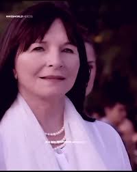 Julia Morley não apenas deu continuidade ao trabalho de Eric Morley, ela  transformou o @missworld em uma plataforma global de solidariedade. 😍✨,  Com o "Beauty with a Purpose" o concurso passou a ...