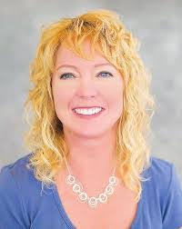 Lindsay Muench's Instagram, Twitter & Facebook