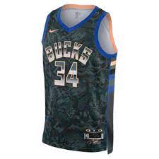 In zografos, einem vorort athens, brachte die brüder zunächst beim ortsansässigen verein ao triton und folgend in den akademien des filathlitikos unter, nachdem verantwortliche des. Giannis Antetokounmpo Select Series Nike Nba Trikot Nike At