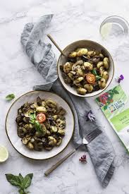 Gnocchi Aux Champignons Et A La Sauge La Vie Claire Recette En 2020 Gourmettes Repas Vegan Gnocchi