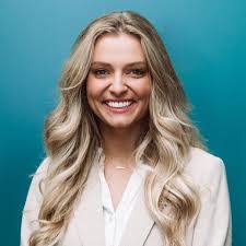 Danielle Hiltner's Instagram, Twitter & Facebook