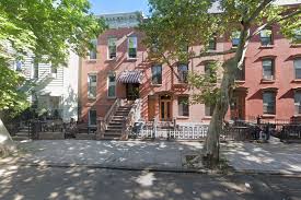 NYPD sergeant busted dumping books in bizarre string of Brooklyn littering