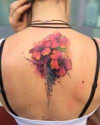 Sie hat es sich stechen lassen! Die 14 Besten Ideen Zu Hibiskus Tattoo Hibiskus Tattoo Hibiskus Blumentattoos