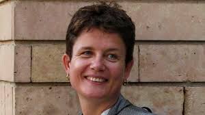 SIR PERDESİ ARALANMADI!