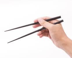 A tutorial for beginners how to use chopstick. Chopstick Etiquette A Simple Guide From Do S To Taboos Plaza Homes