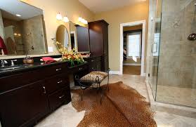 I've prepared some chic ideas to add animal prints to your home decor with style so that it looked chic in different interiors, let's have a look at them. Animal Prints In 20 Stunning Bathrooms Home Design Lover