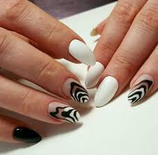 Trendy 2020 Weisses Nageldesign Fotosorten Der Manikure Mit Lack In 2020 Traumnagel Stylische Nagel Susse Nagel