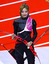 Not only impressing the audience with her beauty but tzuyu also made other people surprise because of her extremely great archery skills. Twice Tzuyu Archery Smile