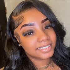 Kelly Towner's Instagram, Twitter & Facebook