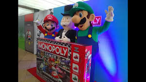 La primera vez que he visto la imagen todo mi cerebro, todas las neuronas de mi cerebro se han rebelado suplicando para que por favor eso que estaba viendo no fuese. Monopoly Gamer Mario Kart El Mejor Juego De Mesa Youtube