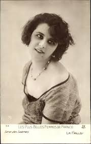 Seule les femmes pieuse sont belles. Ansichtskarte Postkarte Les Plus Belles Femmes De Akpool De
