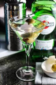 How To Make A Classic Martini Recipe With Vodka Or Gin Have Your Own James Bond Moment This Classic C Martini Recipes Classic Martini Martini Recipes Classic