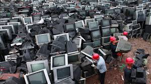 Ejemplo:
A consecuencia del cambio de señal
de analógica a digital un aproximado de
20 millones de televisiones serán
desecha