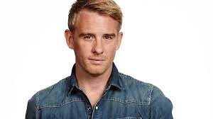 Art rooijakkers (born 29 august 1976) is a dutch television presenter. Art Rooijakkers Voert Wie Is De Mol Spanning Op