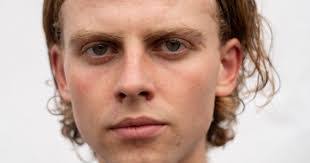 Ashley Thom's Instagram, Twitter & Facebook