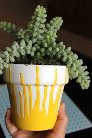 3 matériaux pour customiser mes pots de fleurs. 1001 Activites De Printemps Pour Realiser Une Deco De Pot De Fleur Originale