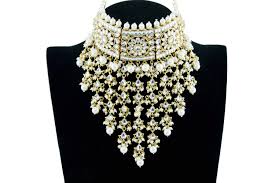 (ˌmɑhəˈrɑni ) or ˌmahaˈranee (ˌmɑhəˈrɑni ). Maharani Drip Kundan Set