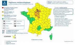 Les premières averses tombent en fin de matinée. Orages Meteo France Place En Vigilance Orange 17 Departements Challenges