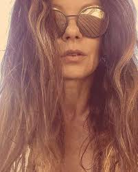 Catherine Zeta-Jones sets pulses racing with sizzling beach selfie