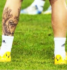 You don't usually get to see the lower half of lionel messi's left leg, but it's fascinating to look at its evolution. Messi Tattoo Leg Thiago Wiki Tattoo
