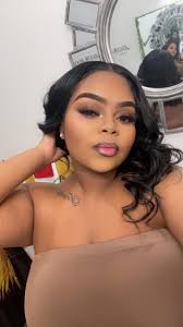 Anybody want to trade lashes for 1ml lip filler? My birthday is coming up  🥳💕🫰🏽