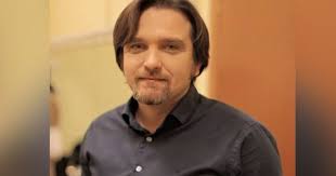 Julian Deda zbulon 'planin' e Bashës/ E kanë këshilluar t'i vendosë zyrës  një derë të blinduar