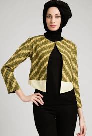 Siapa sajakah mereka,dan model seperti apakah yang dirancang oleh mereka untuk meramaikan dunia fashion indonesia khususnya desain. Gambar Model Baju Batik Muslim Modern Untuk Kerja Kantor