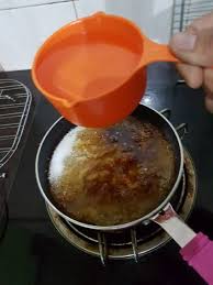 Jangan lupa masukkan daun pandan untuk bau lebih wangi. Kek Gula Hangus Penuh Bersarang Masak Guna Rice Cooker Semua Semua Semuanya