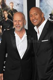 Als john mcclane wurde bruce willis weltberühmt: Bruce Willis Dwayne Johnson Der Felsen Redaktionelles Stockbild Bild Von Paul Falscher 36047114