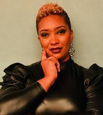 Janine Moon's Instagram, Twitter & Facebook