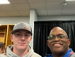 Daryl Dotson's Instagram, Twitter & Facebook