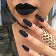 Diseños de decoración de uñas con piedras. Pin By Aida Lopez On Beauty Matte Black Nails Black Acrylic Nail Designs Matte Nails Design